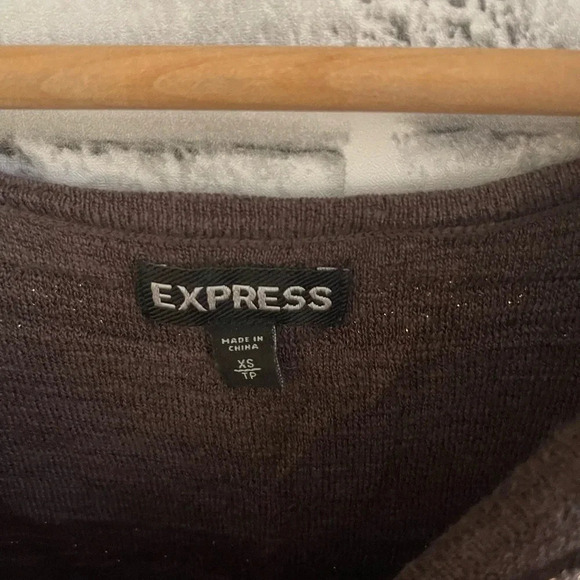 Women’s Express 1/2 sleeve scoop neck open shoulder brown sweater XS - Picture 2 of 2
